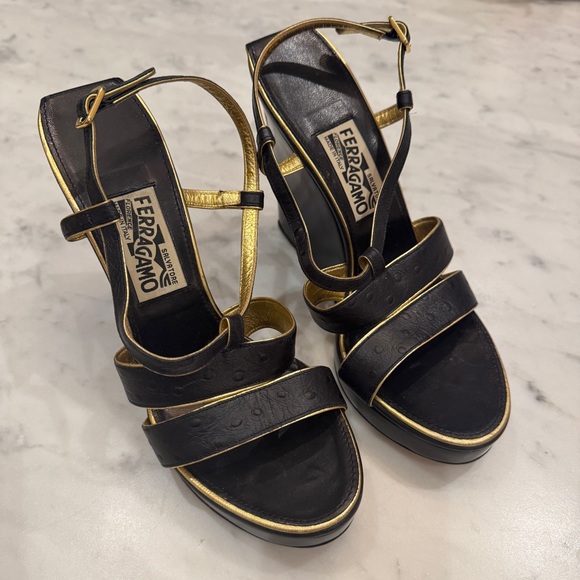 Salvatore Ferragamo Black Leather Wedges Ostrich Print Gold Trim Strappy Sandals - Picture 5 of 7
